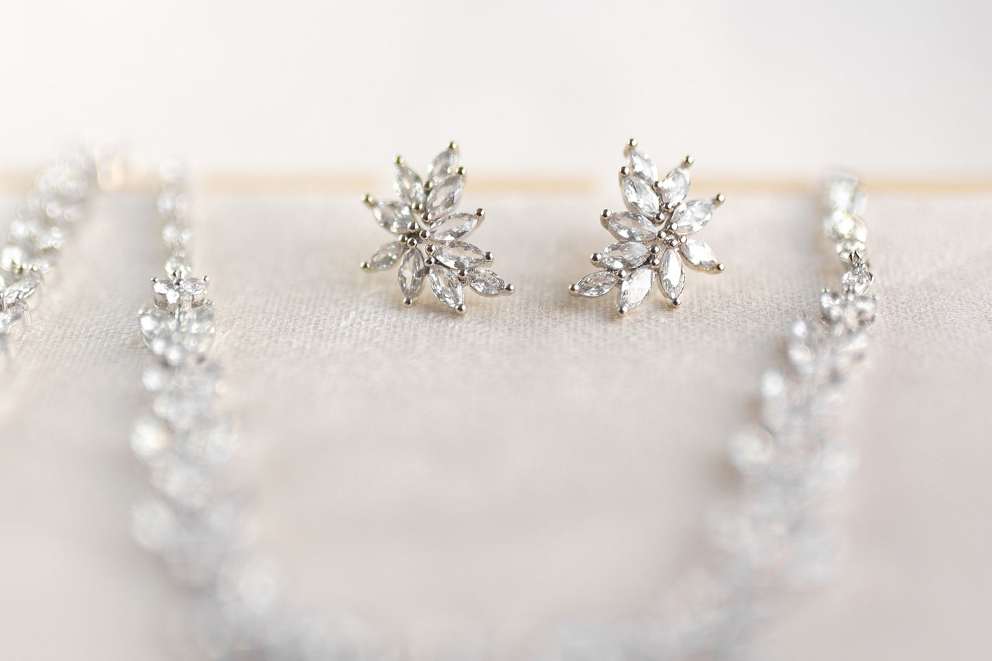 CONJUNTO DE ARETES, COLLAR Y PULSERA: CN006