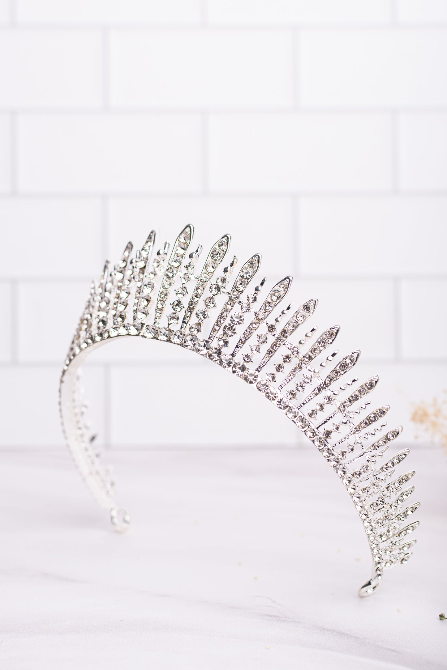 TIARA CRN016