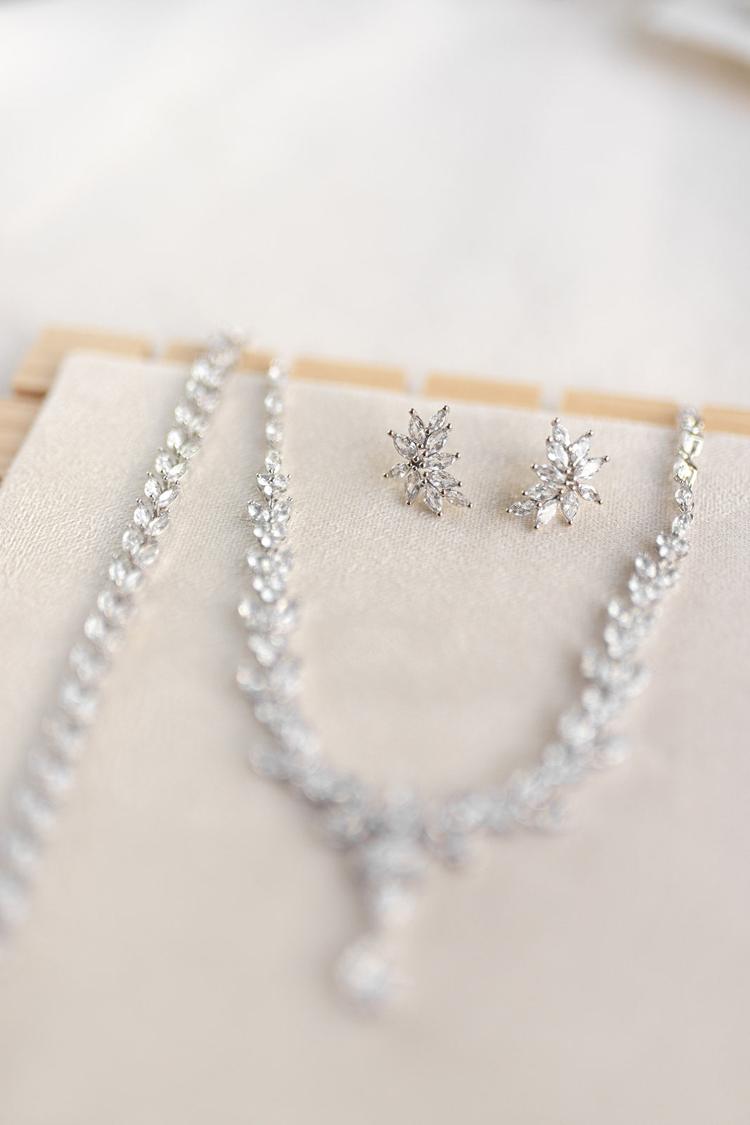 CONJUNTO DE ARETES, COLLAR  Y PULSERA: CN006